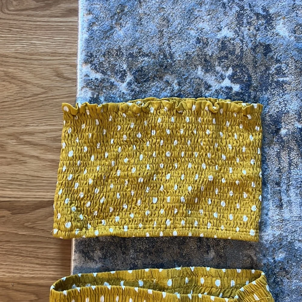 two piece set - Picture 3 of 5